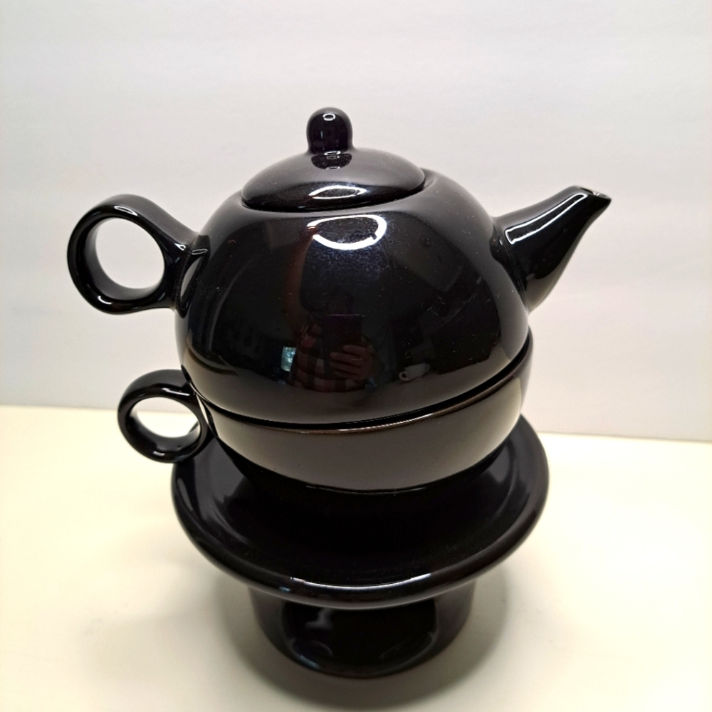 Tea Set For One. Old Amsterdam Porcelain Works. W/ warmer